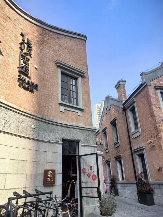廊南法古堡来到百年里弄张园又添一家亚洲首店！100家宝藏小店j9九游会俱乐部登录入口贵妇级高奢SPA、是美容坊也是艺术画(图2)