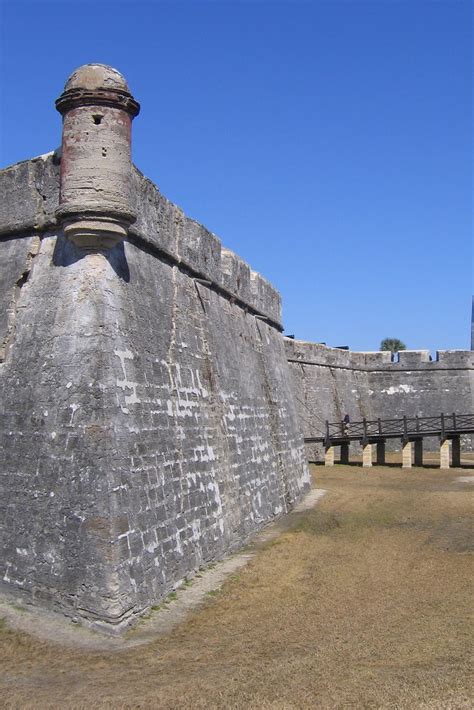  Le Fort de San Pedro: Un Bastion d'Histoire au Coeur Vibrant de Cebu!