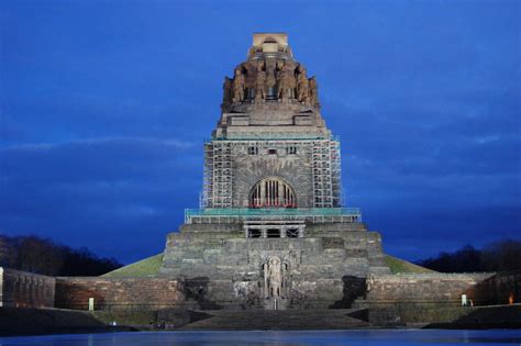 Le Völkerschlachtdenkmal: Monumental Tête-à-tête avec l’Histoire !