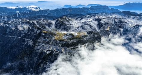  Le Mont Jinfo, un sommet majestueux à explorer dans une mer de nuages!