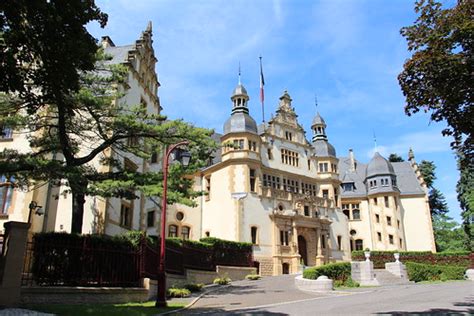 Le Palais du Gouverneur: Un Vestige Majestueux de l'Histoire Impériale Chinoise!